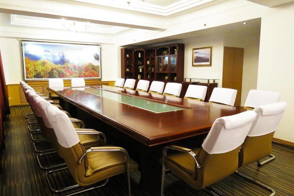 Lin Yuan Hotel Harbin Bagian luar foto